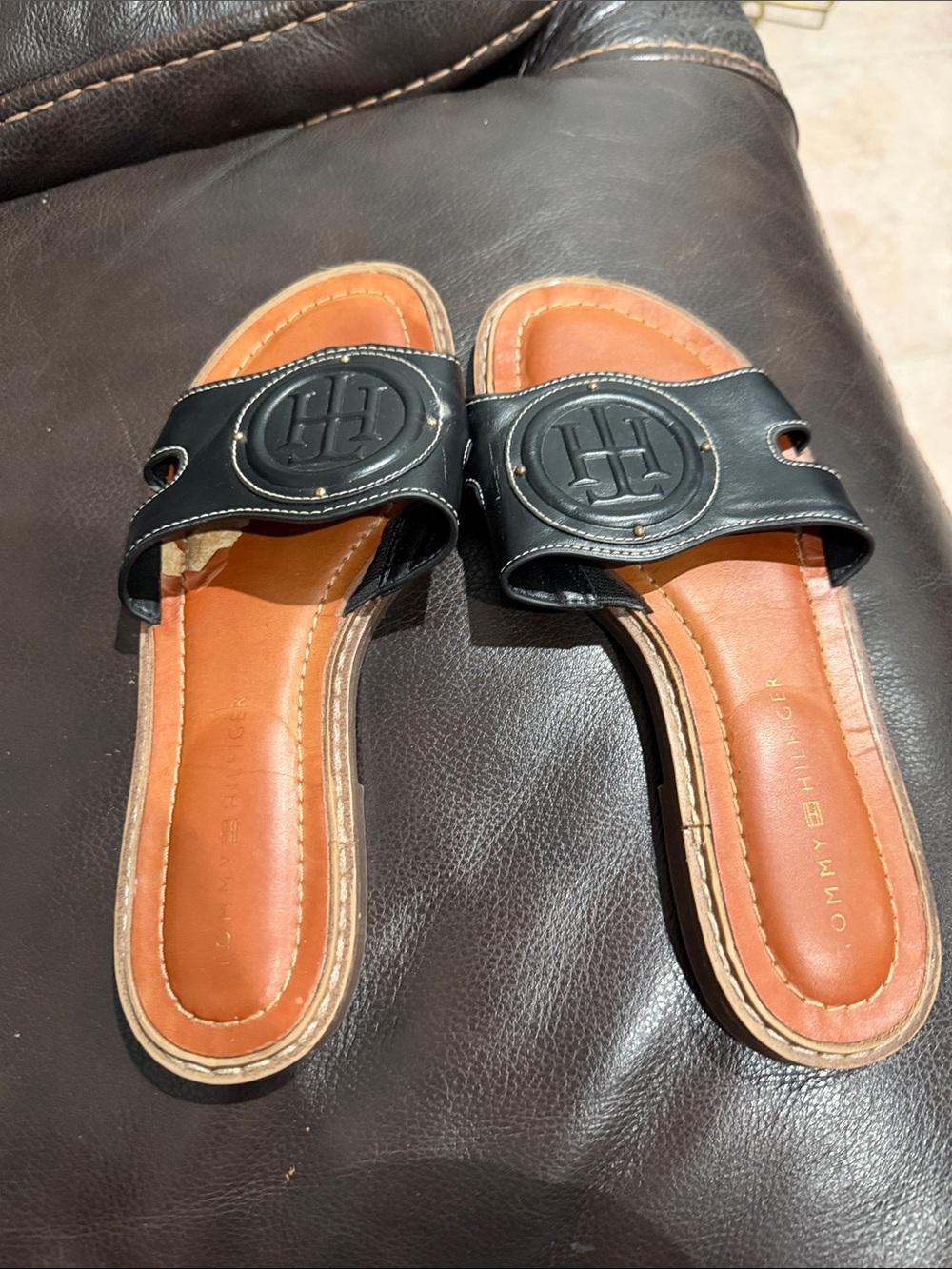 Tommy Hilfiger Black Leather Logo Slide Sandals with Tan Footbed size 6 @@@